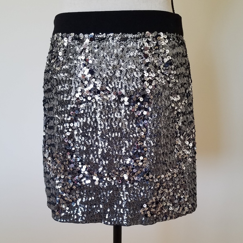 Sparkly Club Monaco Blk/Silver Sequin Skirt - sz 4